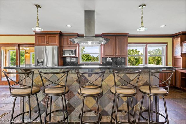 22406 N Bertha Lane, Barrington, IL 60010
