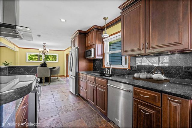 22406 N Bertha Lane, Barrington, IL 60010