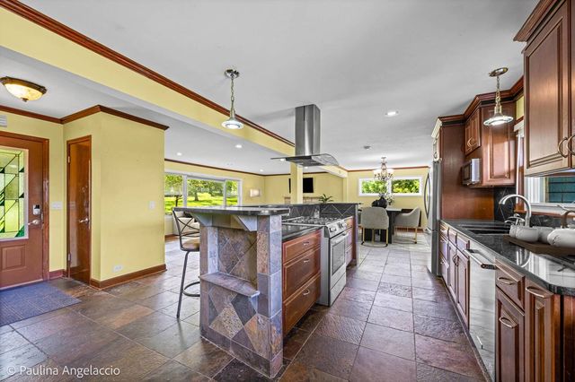 22406 N Bertha Lane, Barrington, IL 60010