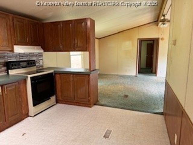 161 Cow Lane, Arnoldsburg, WV 25334