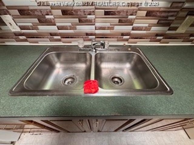 161 Cow Lane, Arnoldsburg, WV 25334