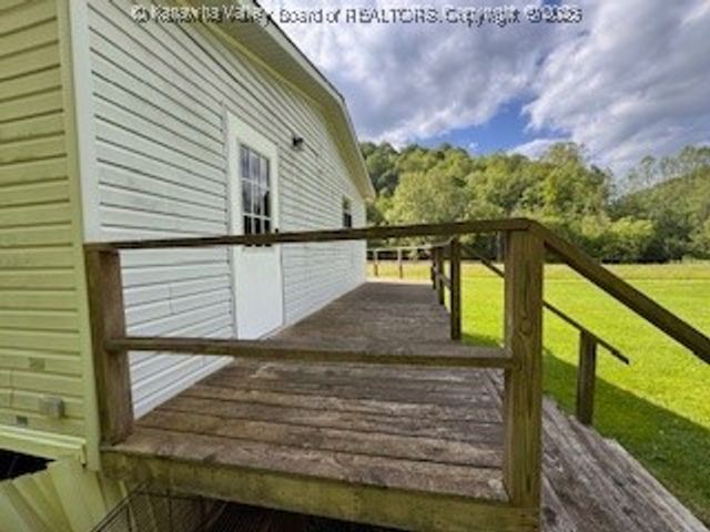 161 Cow Lane, Arnoldsburg, WV 25334