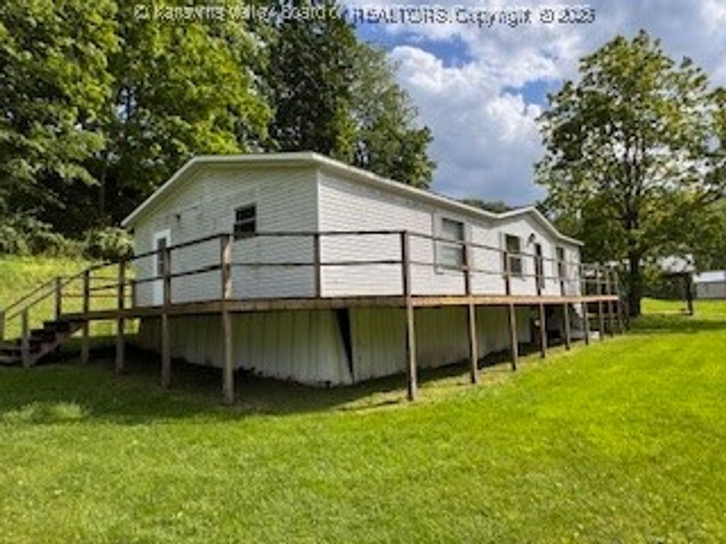 161 Cow Lane, Arnoldsburg, WV 25334