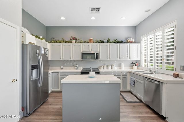 9617 E CHAMPAGNE Drive, Sun Lakes, AZ 85248