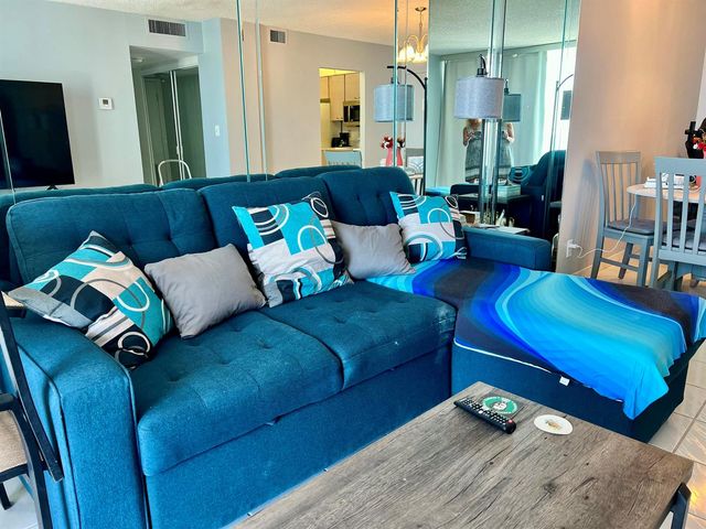 111 Briny Avenue 21-06, Pompano Beach, FL 33062