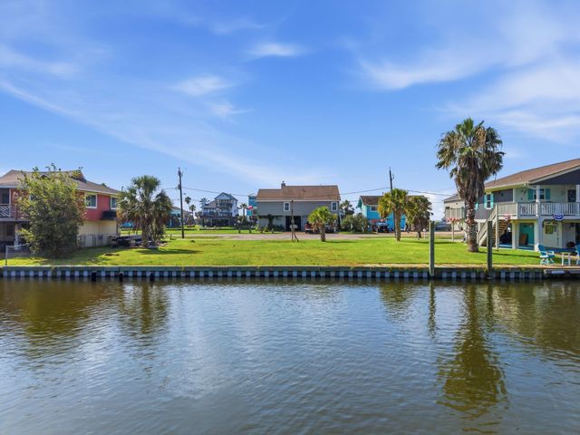 489 Pompano Street, Bayou Vista, TX 77563