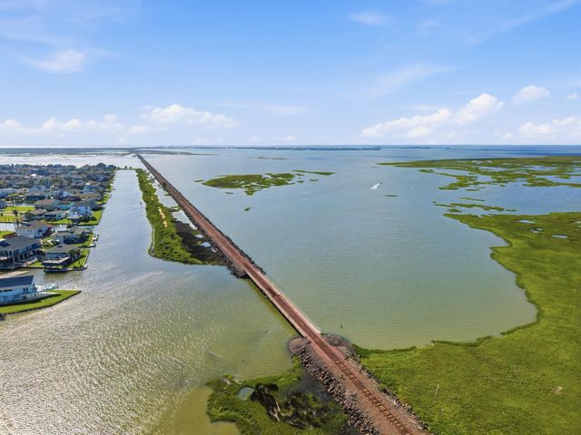 489 Pompano Street, Bayou Vista, TX 77563