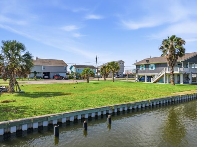 489 Pompano Street, Bayou Vista, TX 77563