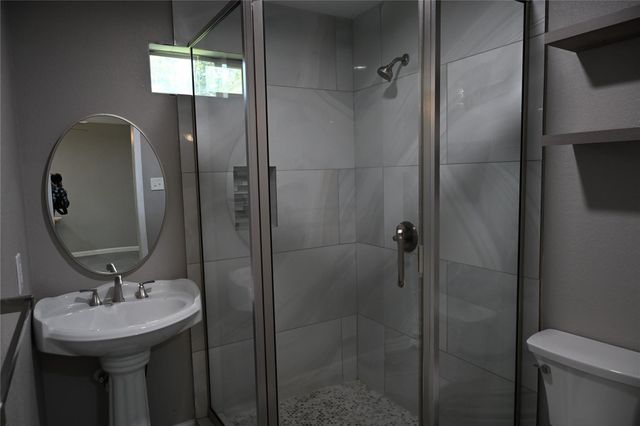 212 Summit Drive, Conroe, TX 77303