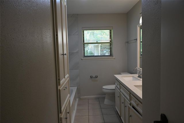 212 Summit Drive, Conroe, TX 77303