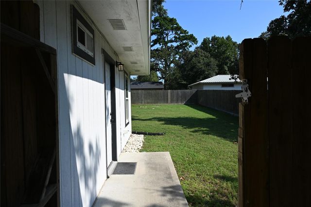 212 Summit Drive, Conroe, TX 77303