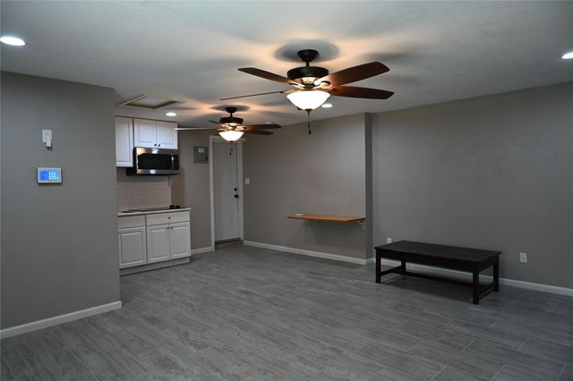 212 Summit Drive, Conroe, TX 77303