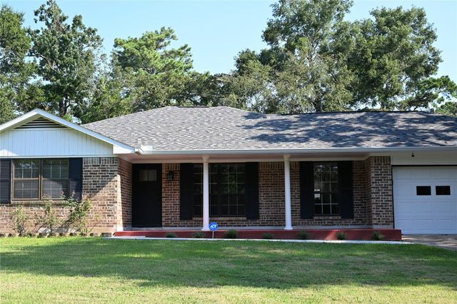212 Summit Drive, Conroe, TX 77303