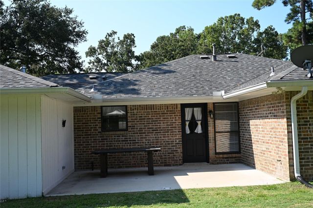 212 Summit Drive, Conroe, TX 77303