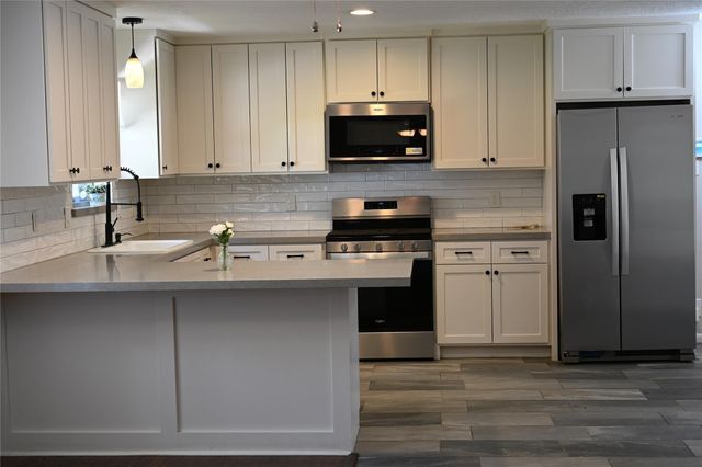 212 Summit Drive, Conroe, TX 77303
