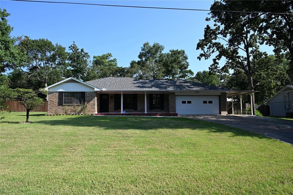 212 Summit Drive, Conroe, TX 77303