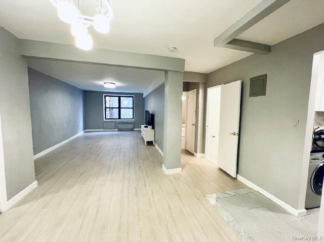 13317 Sanford Avenue 2J, Flushing, NY 11355
