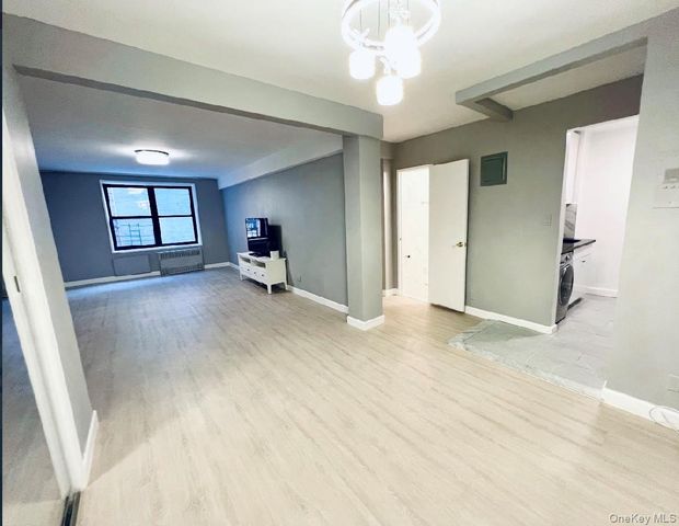 13317 Sanford Avenue 2J, Flushing, NY 11355