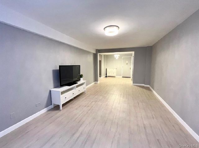 13317 Sanford Avenue 2J, Flushing, NY 11355