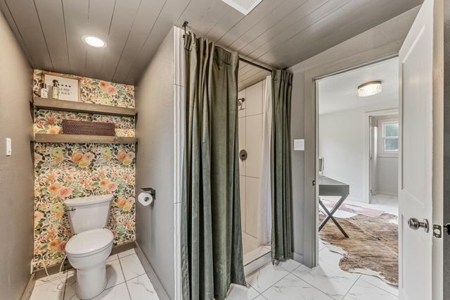 1604 Avenue P, Huntsville, TX 77340