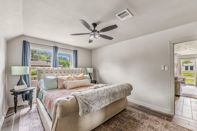 1604 Avenue P, Huntsville, TX 77340