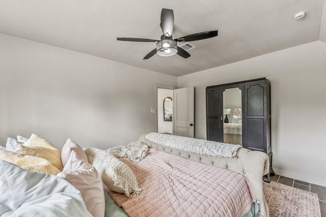 1604 Avenue P, Huntsville, TX 77340