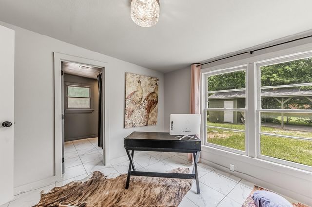 1604 Avenue P, Huntsville, TX 77340