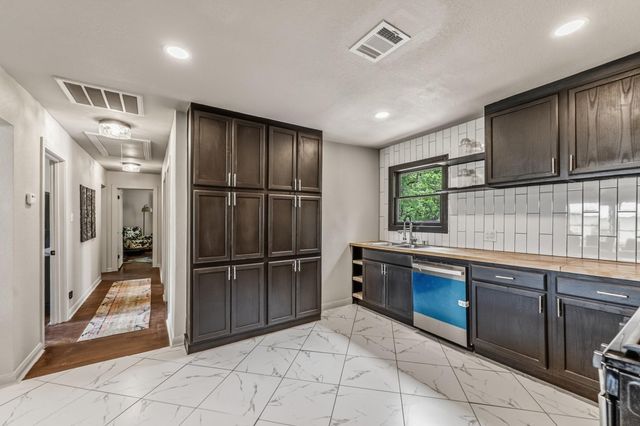 1604 Avenue P, Huntsville, TX 77340