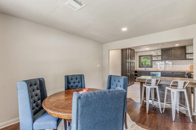 1604 Avenue P, Huntsville, TX 77340