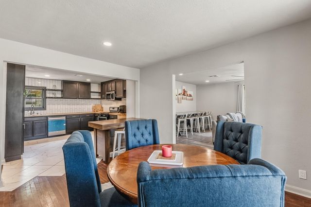 1604 Avenue P, Huntsville, TX 77340