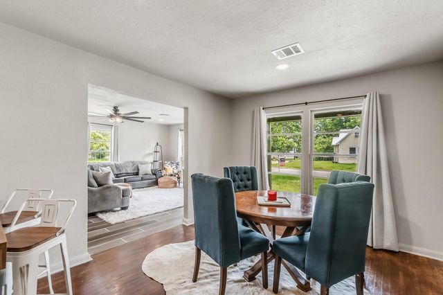 1604 Avenue P, Huntsville, TX 77340