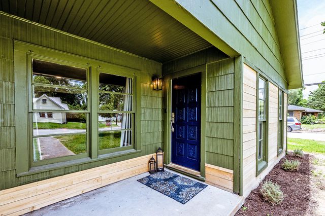1604 Avenue P, Huntsville, TX 77340