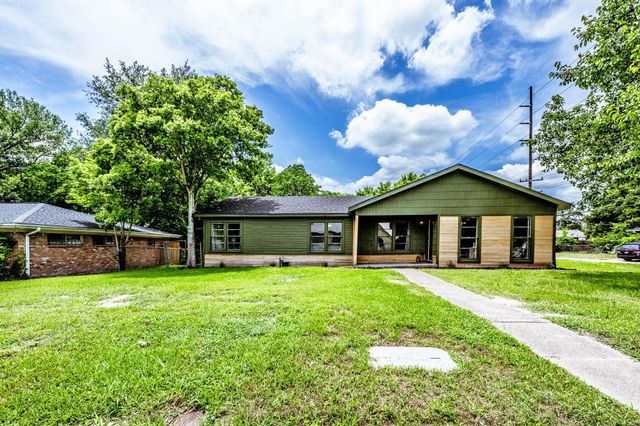 1604 Avenue P, Huntsville, TX 77340