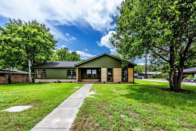 1604 Avenue P, Huntsville, TX 77340