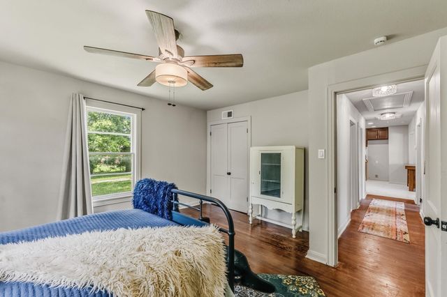 1604 Avenue P, Huntsville, TX 77340