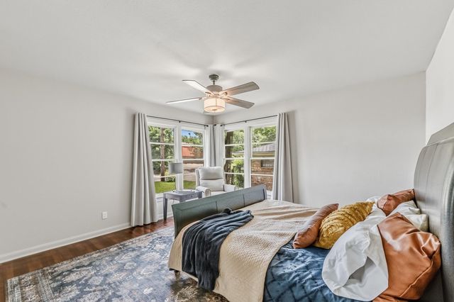 1604 Avenue P, Huntsville, TX 77340
