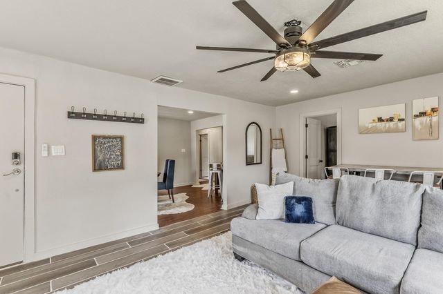 1604 Avenue P, Huntsville, TX 77340