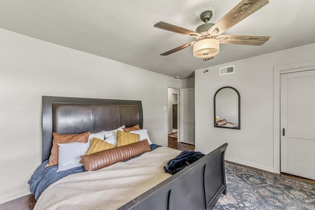 1604 Avenue P, Huntsville, TX 77340