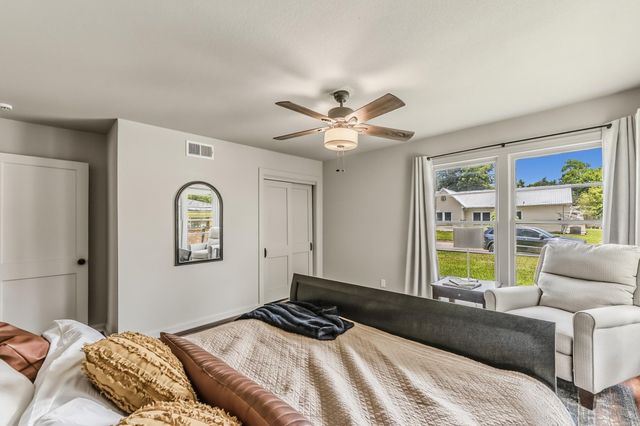 1604 Avenue P, Huntsville, TX 77340