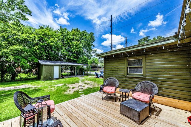 1604 Avenue P, Huntsville, TX 77340