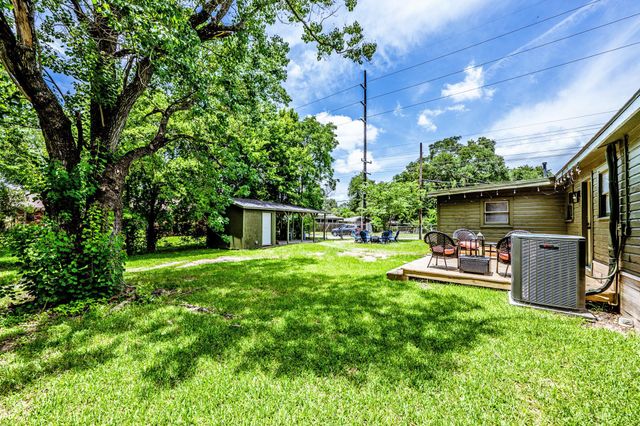 1604 Avenue P, Huntsville, TX 77340