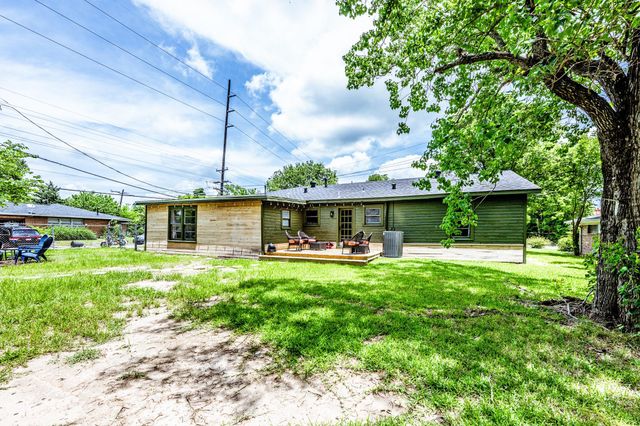 1604 Avenue P, Huntsville, TX 77340