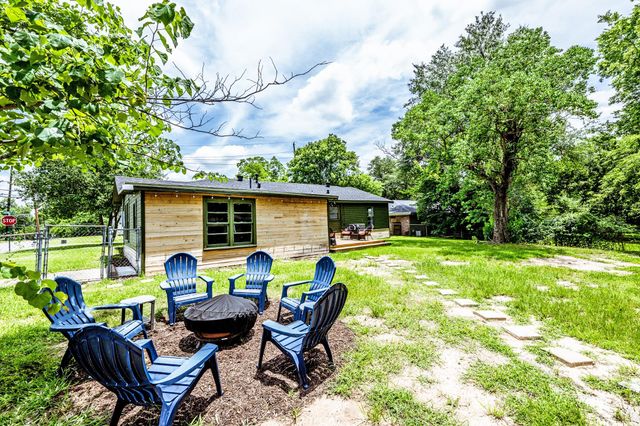 1604 Avenue P, Huntsville, TX 77340