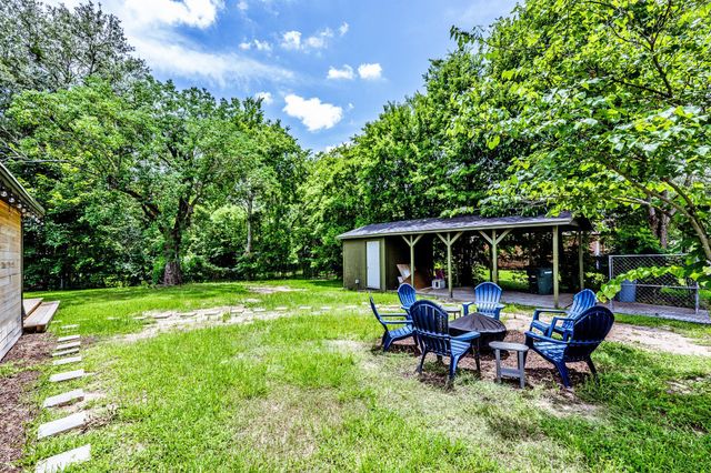 1604 Avenue P, Huntsville, TX 77340
