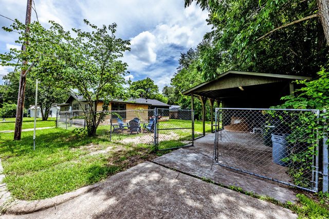 1604 Avenue P, Huntsville, TX 77340