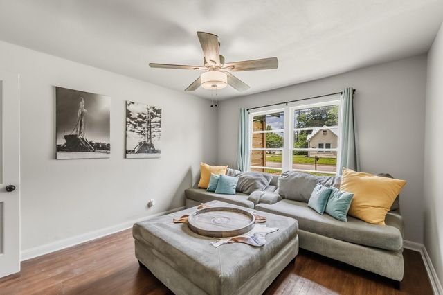 1604 Avenue P, Huntsville, TX 77340