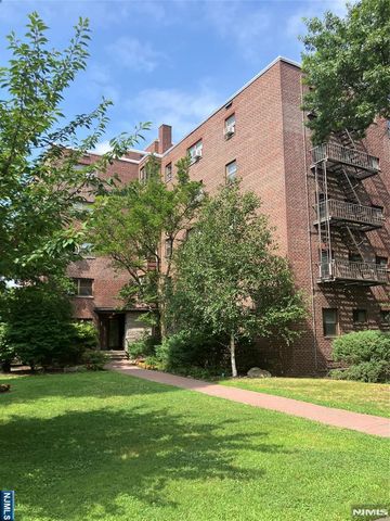 400 Fairview Avenue 1H, Fort Lee, NJ 07024