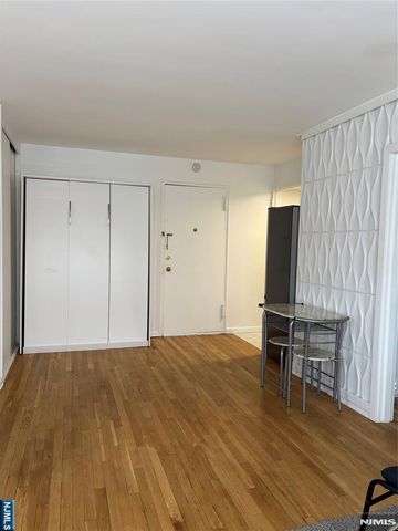 400 Fairview Avenue 1H, Fort Lee, NJ 07024