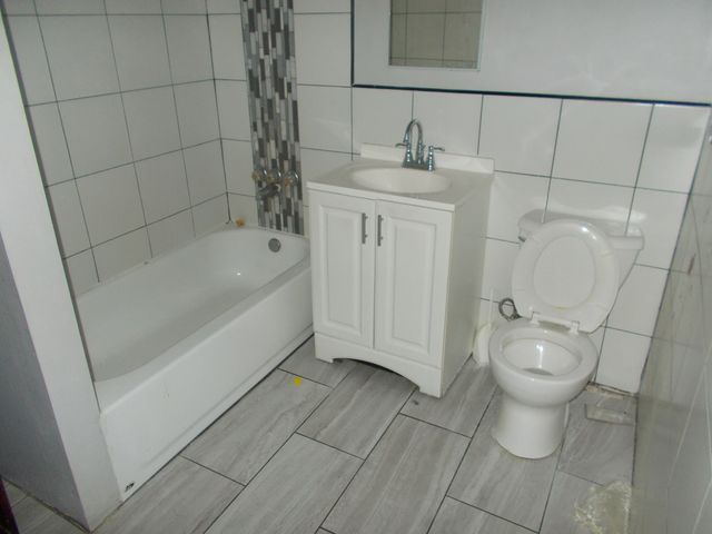 5715 S Sangamon Avenue 2, Chicago, IL 60621