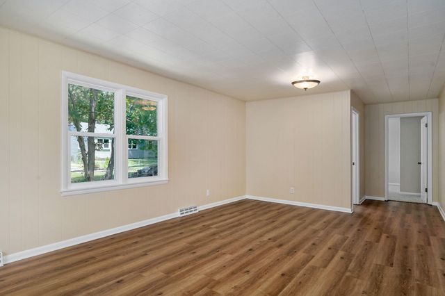 1309 E Bennett Street, Springfield, MO 65804
